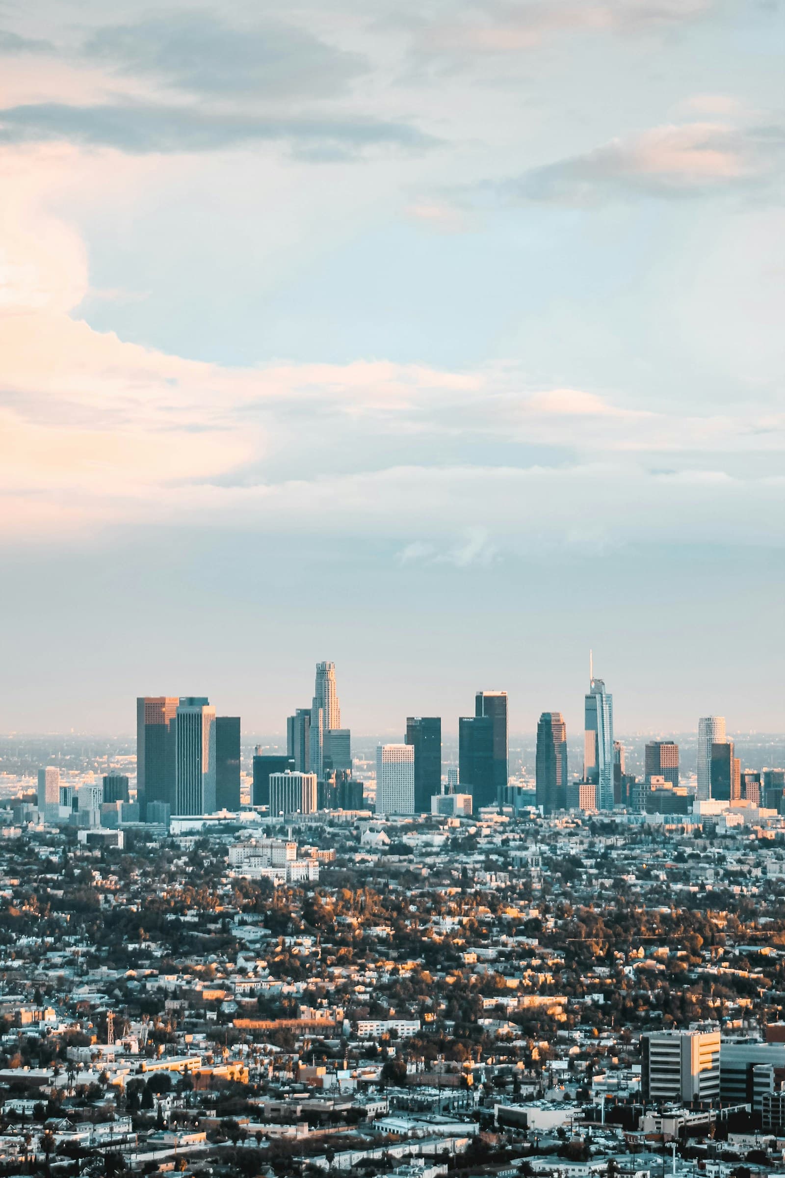 Los Angeles: cityscape under white cloud and blue sky during datyiem