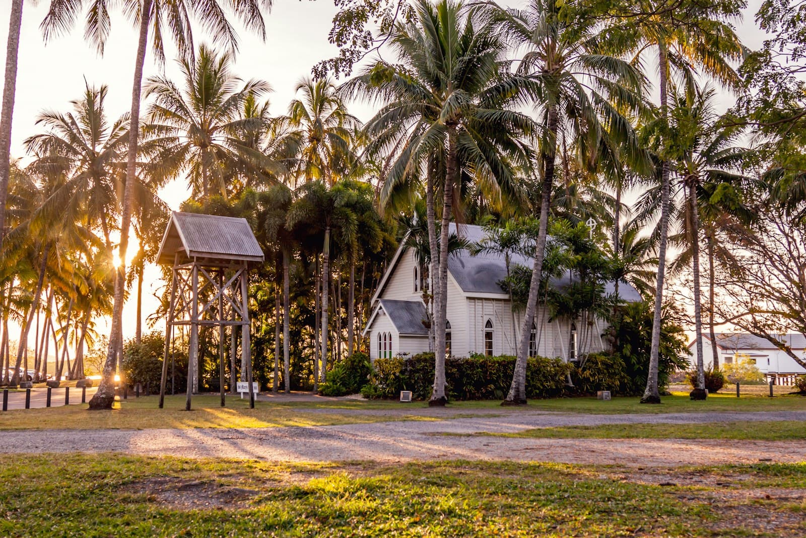Port Douglas: a white house with palm trees