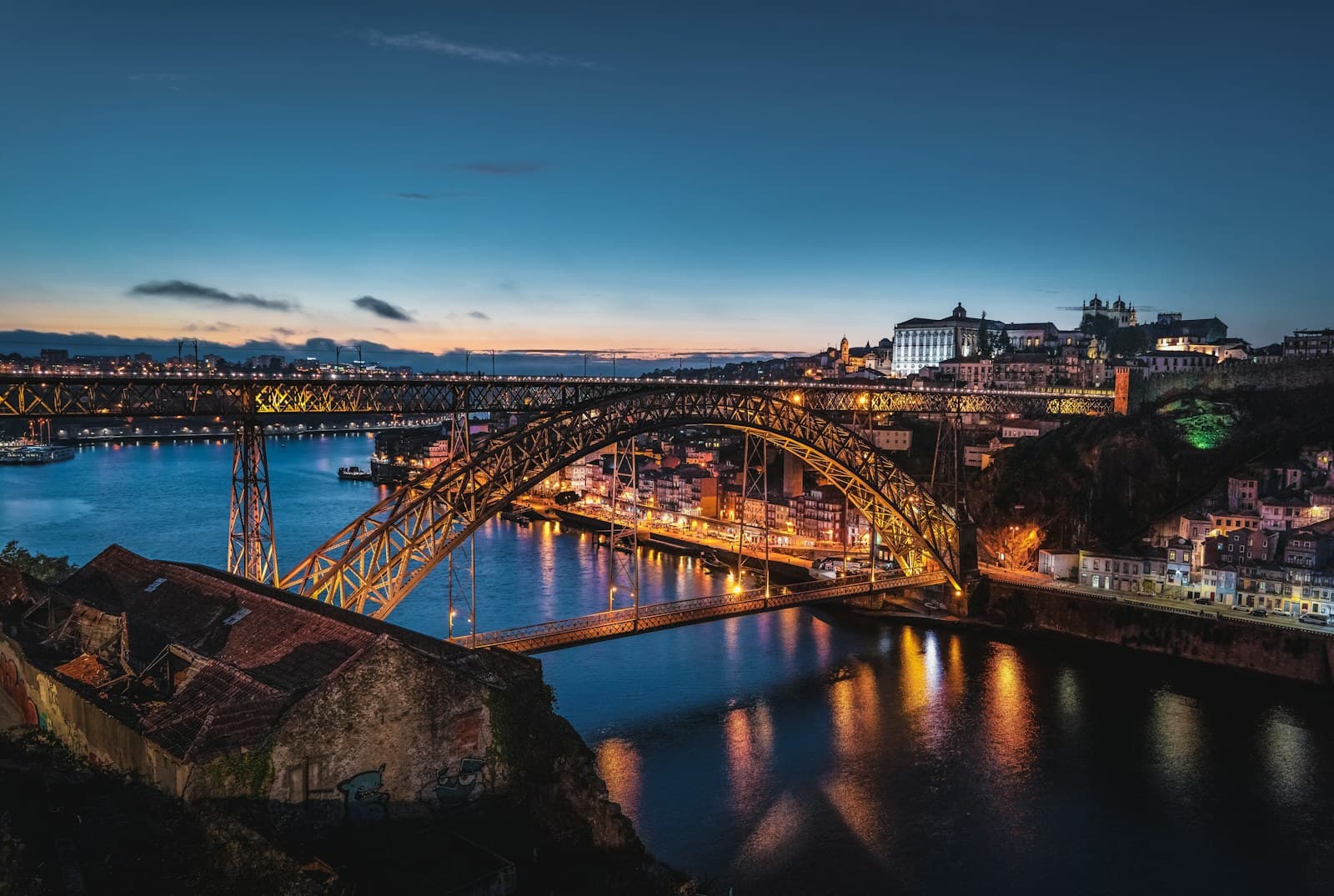 Porto: brown bridge with light